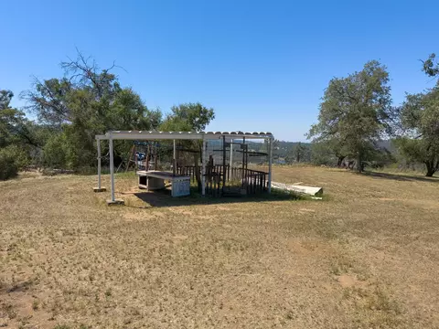Exterior - 37336 Eagle Dr, Raymond, CA 93653 photo 12 of 16