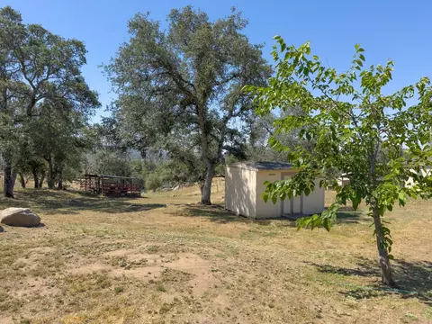 Exterior - 37336 Eagle Dr, Raymond, CA 93653 photo 11 of 16