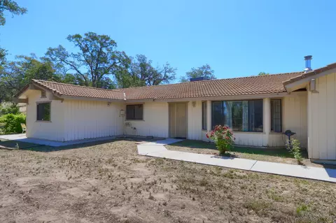 Exterior - 37336 Eagle Dr, Raymond, CA 93653 photo 2 of 16