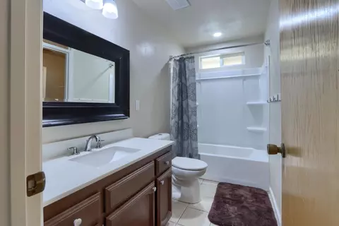 Bath - 37336 Eagle Dr, Raymond, CA 93653 photo 3 of 5