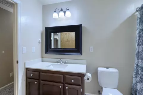 Bath - 37336 Eagle Dr, Raymond, CA 93653 photo 1 of 5