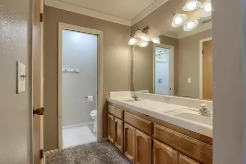 Bath - 37336 Eagle Dr, Raymond, CA 93653 photo 4 of 5