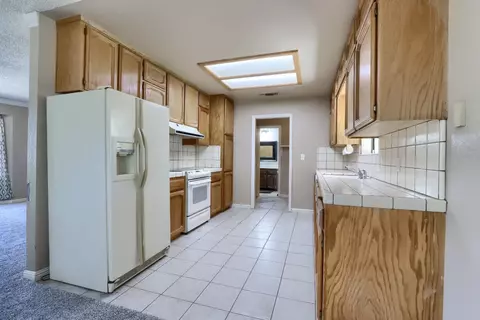 Kitchen - 37336 Eagle Dr, Raymond, CA 93653 photo 1 of 3