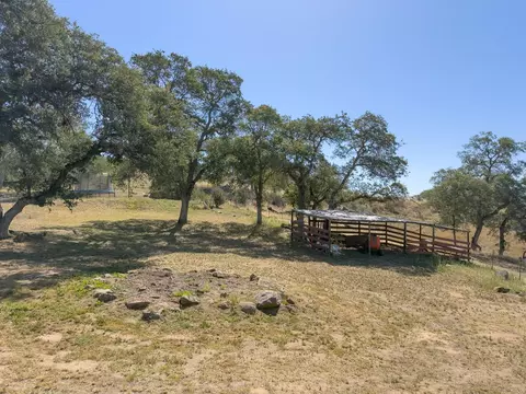 Exterior - 37336 Eagle Dr, Raymond, CA 93653 photo 13 of 16