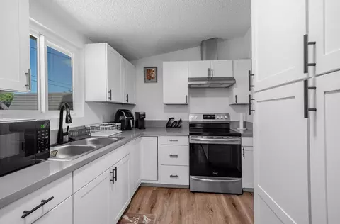 Kitchen - 2564 Crescent Ave, Clovis, CA 93612 photo 1 of 4