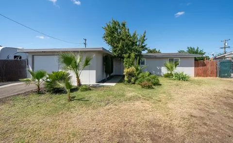 2564 Crescent Ave, Clovis, CA 93612