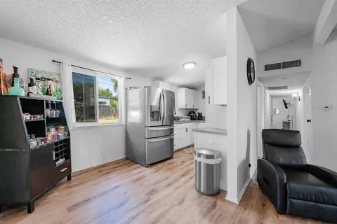 Kitchen - 2564 Crescent Ave, Clovis, CA 93612 photo 4 of 4