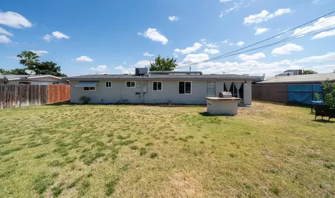 Exterior - 2564 Crescent Ave, Clovis, CA 93612 photo 5 of 10