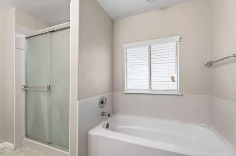 Bath - 10365 E Bullard Ave, Clovis, CA 93619 photo 5 of 5