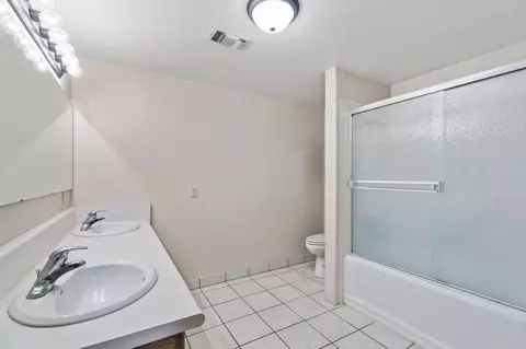 Bath - 10365 E Bullard Ave, Clovis, CA 93619 photo 2 of 5
