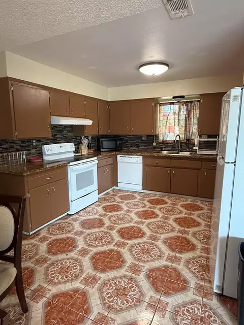 Kitchen - 17316 Camden Dr, Madera, CA 93638 photo 1 of 2