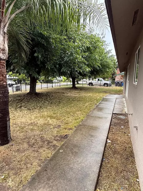 Exterior - 17316 Camden Dr, Madera, CA 93638 photo 2 of 7