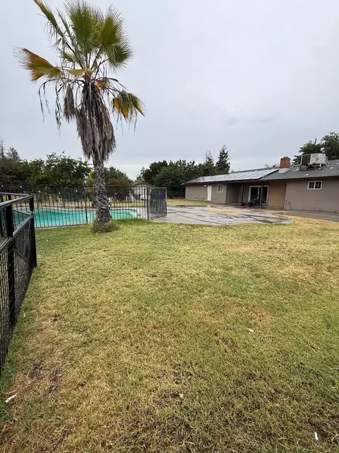 Exterior - 17316 Camden Dr, Madera, CA 93638 photo 6 of 7