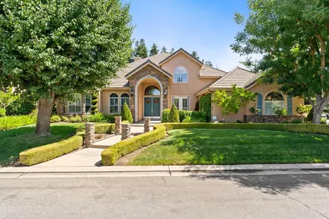 10532 N Medinah Cir, Fresno, CA 93730