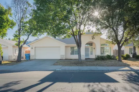 1583 N Carnegie Ave, Fresno, CA 93722