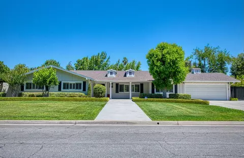 2530 W Dovewood Ln, Fresno, CA 93711