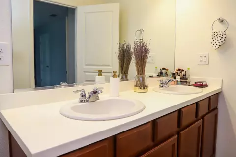 Bath - 313 Fritz St, Madera, CA 93638 photo 1 of 2