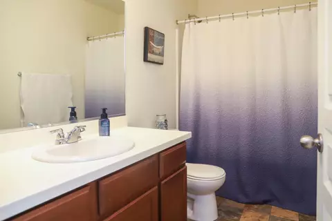 Bath - 313 Fritz St, Madera, CA 93638 photo 2 of 2