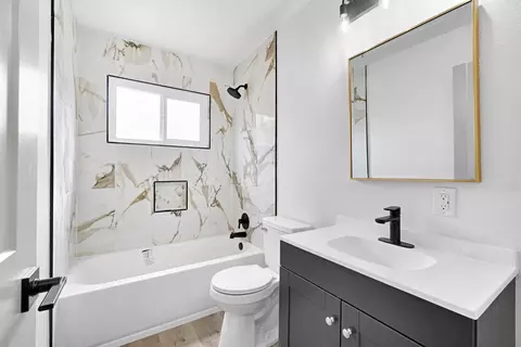 Bath - 1205 Rogers St, Madera, CA 93638 photo 1 of 4
