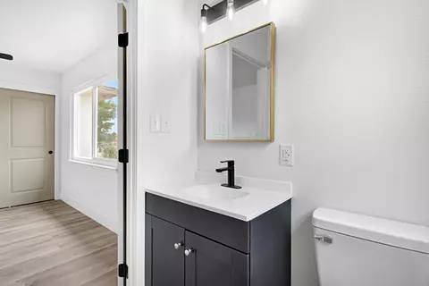 Bath - 1205 Rogers St, Madera, CA 93638 photo 3 of 4