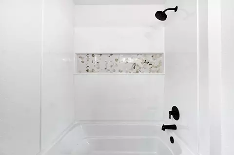 Bath - 1205 Rogers St, Madera, CA 93638 photo 4 of 4
