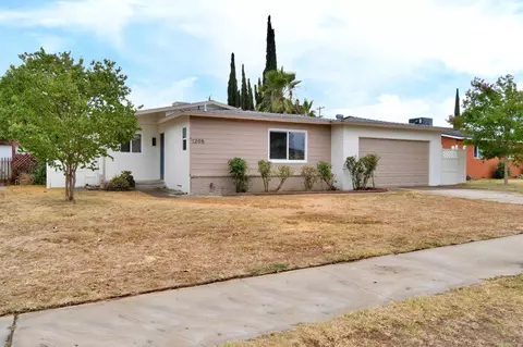 Exterior - 1205 Rogers St, Madera, CA 93638 photo 4 of 9