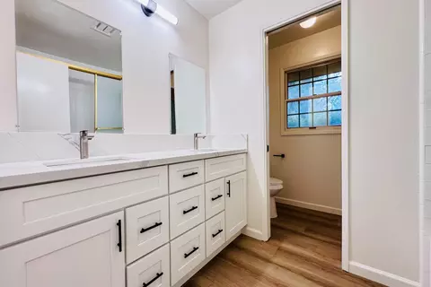 Bath - 8155 N Fowler Ave, Clovis, CA 93619 photo 2 of 4
