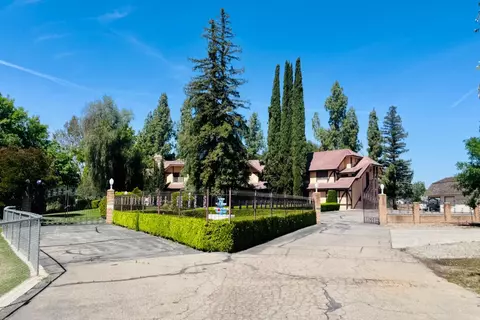 Exterior - 8155 N Fowler Ave, Clovis, CA 93619 photo 8 of 11