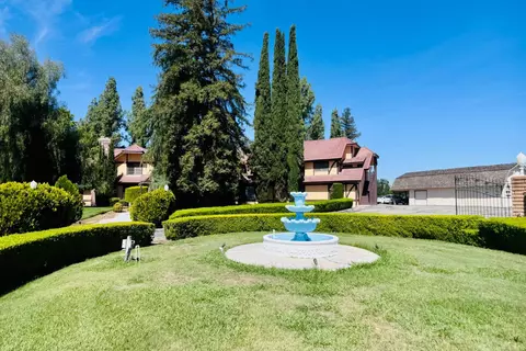 Exterior - 8155 N Fowler Ave, Clovis, CA 93619 photo 5 of 11