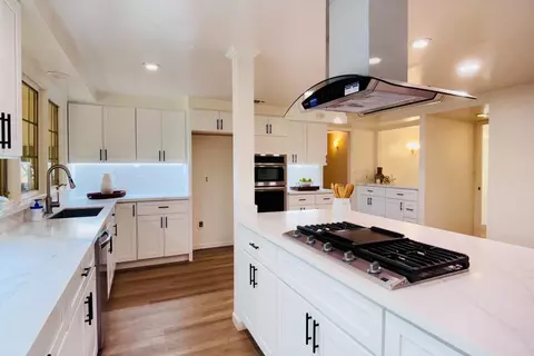Kitchen - 8155 N Fowler Ave, Clovis, CA 93619 photo 4 of 5