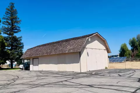 Exterior - 8155 N Fowler Ave, Clovis, CA 93619 photo 6 of 11