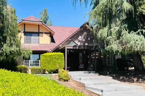 Exterior - 8155 N Fowler Ave, Clovis, CA 93619 photo 4 of 11
