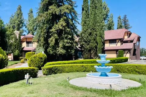 8155 N Fowler Ave, Clovis, CA 93619