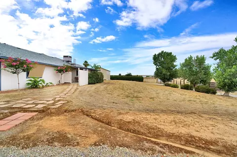 Exterior - 20689 Olympia Rd, Madera, CA 93638 photo 13 of 14