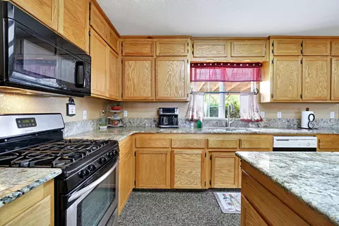 Kitchen - 20689 Olympia Rd, Madera, CA 93638 photo 5 of 7