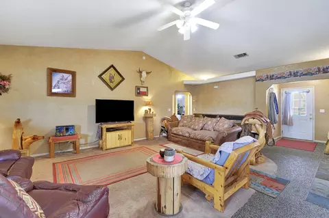 Living - 20689 Olympia Rd, Madera, CA 93638 photo 2 of 4