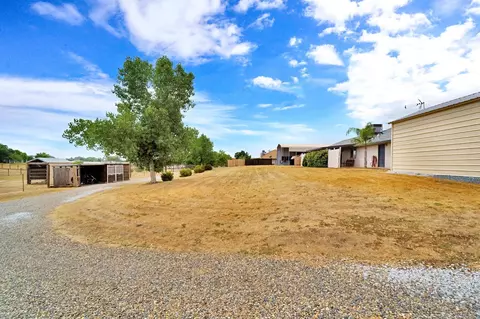 Exterior - 20689 Olympia Rd, Madera, CA 93638 photo 9 of 14