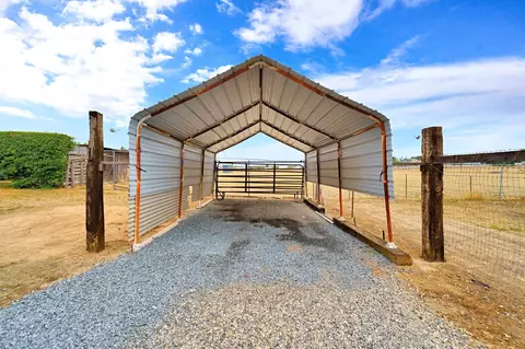 Exterior - 20689 Olympia Rd, Madera, CA 93638 photo 10 of 14