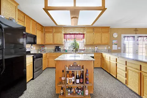 Kitchen - 20689 Olympia Rd, Madera, CA 93638 photo 3 of 7