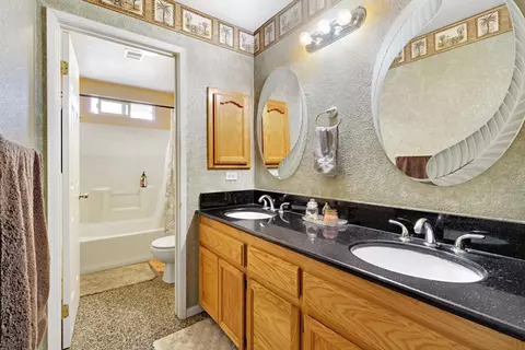 Bath - 20689 Olympia Rd, Madera, CA 93638 photo 2 of 3