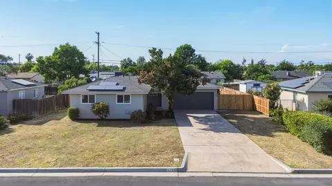 5703 E Hampton Way, Fresno, CA 93727