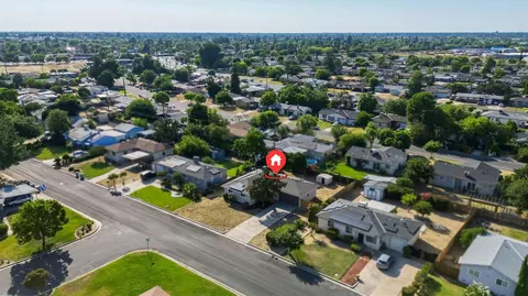 5703 E Hampton Way, Fresno, CA 93727