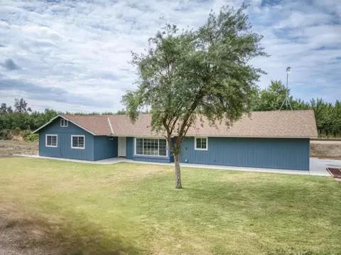 1418 N Del Rey Ave, Sanger, CA 93657
