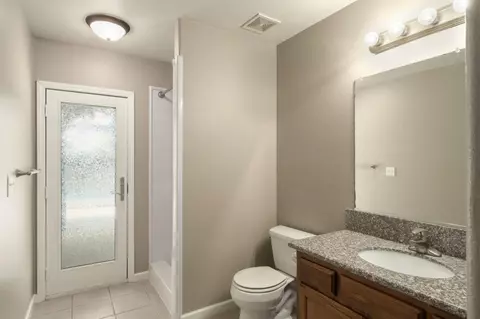 Bath - 147 Everglade Ave, Clovis, CA 93619 photo 1 of 4