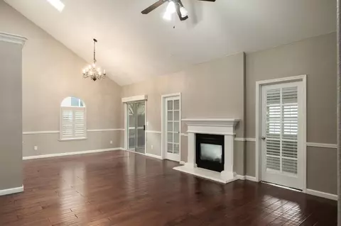 Living - 147 Everglade Ave, Clovis, CA 93619 photo 5 of 7
