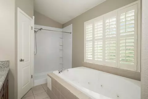 Bath - 147 Everglade Ave, Clovis, CA 93619 photo 3 of 4