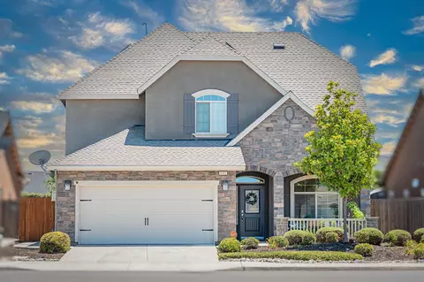 4102 Duncan Ave, Clovis, CA 93619