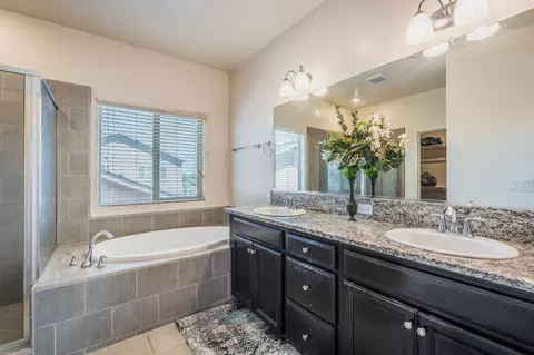 Bath - 4102 Duncan Ave, Clovis, CA 93619 photo 2 of 2