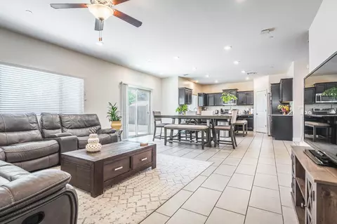 Entry Way - 4102 Duncan Ave, Clovis, CA 93619 photo 4 of 8