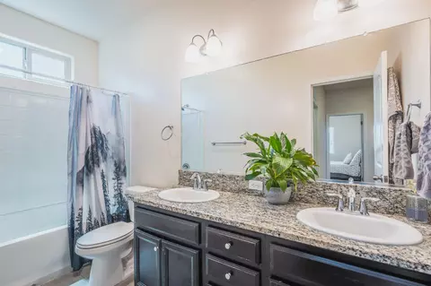 Bath - 4102 Duncan Ave, Clovis, CA 93619 photo 1 of 2